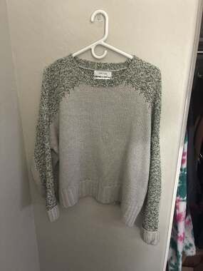 John + Jenn Mixed Yarn Colorblock Crew Neck Sweater